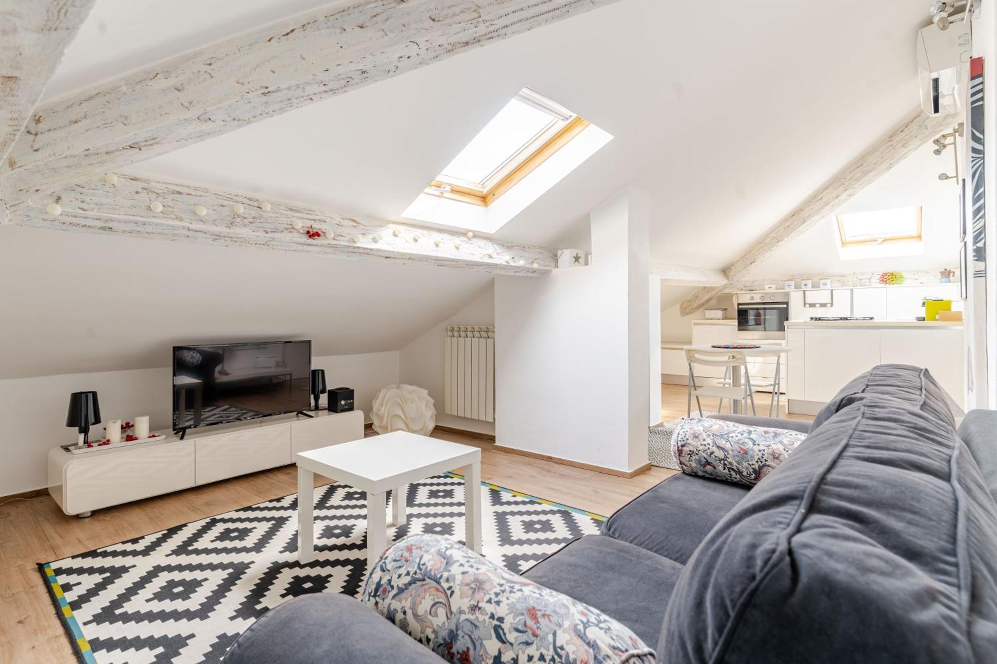 The White Attic Appartement